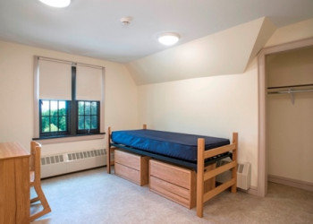 Hamilton College Wallace Johnson House - Student Bedroom
